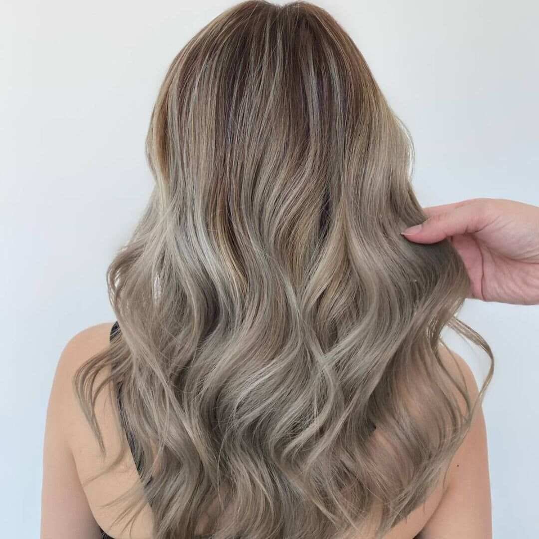 what is highlight hair colouring